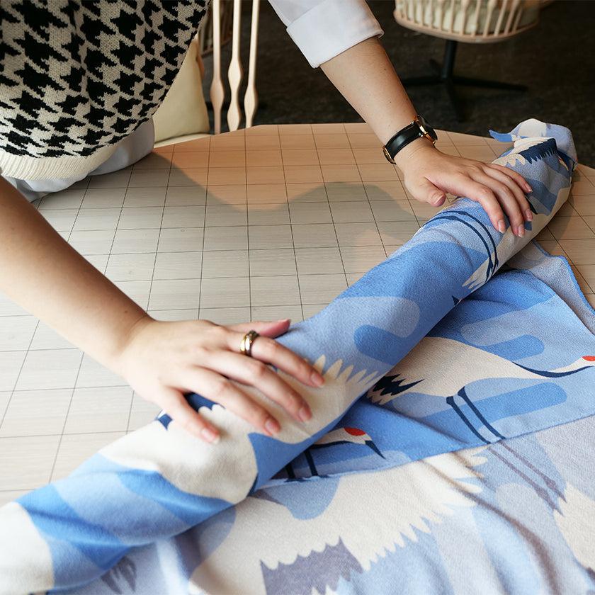 【風呂敷】鶴霞 たづかすみ (二越ちりめん96cm) | 超撥水加工| 朝倉染布 - Image 7
