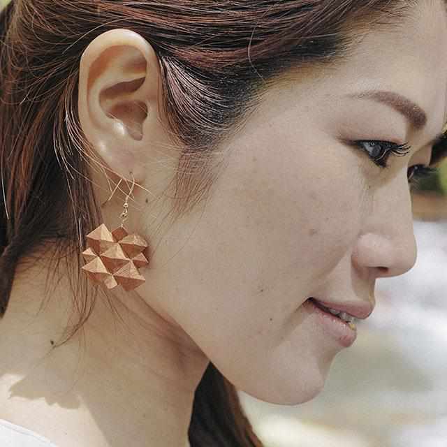 【彦根仏壇】幾木 (井尻彫刻所) シャクナゲ (ピアス) - Image 2