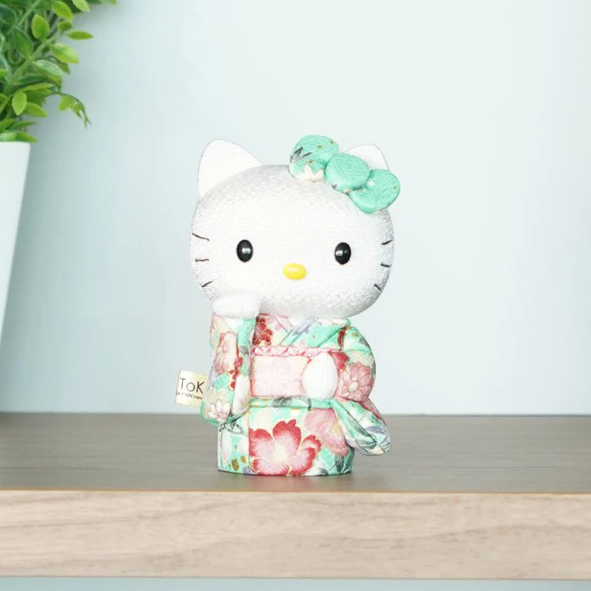 【招き猫】招きハローキティ (緑) | 江戸木目込み | 柿沼人形 - Image 2