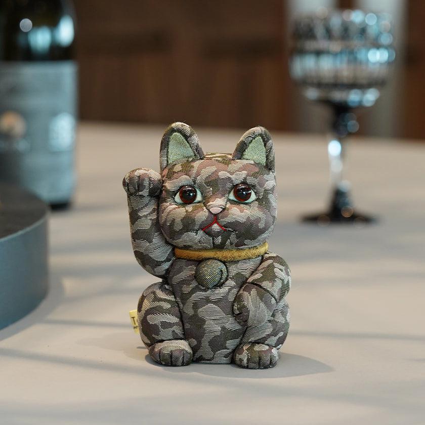【招き猫】迷彩柄 (緑) M | 江戸木目込み | 柿沼人形 - Image 4