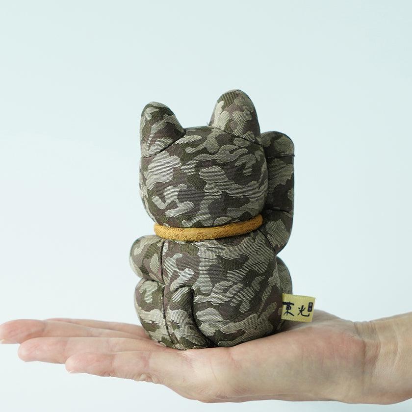 【招き猫】迷彩柄 (緑) M | 江戸木目込み | 柿沼人形 - Image 5