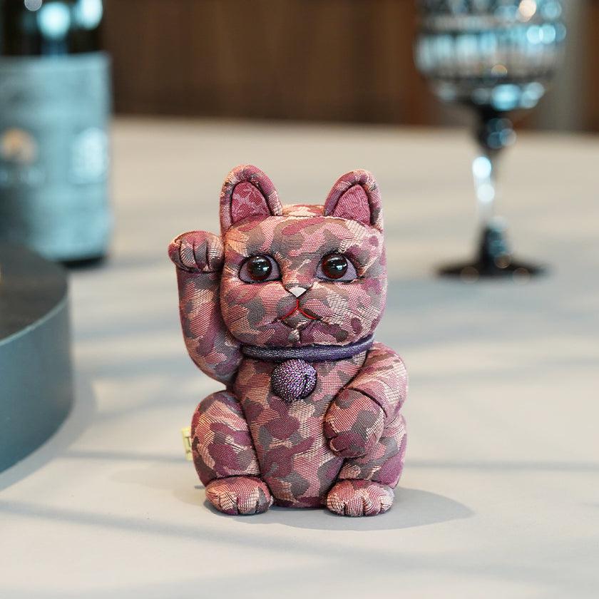 【招き猫】迷彩柄 (赤) M | 江戸木目込み | 柿沼人形 - Image 3