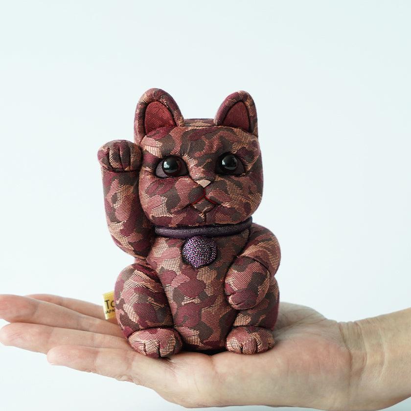 【招き猫】迷彩柄 (赤) M | 江戸木目込み | 柿沼人形 - Image 4