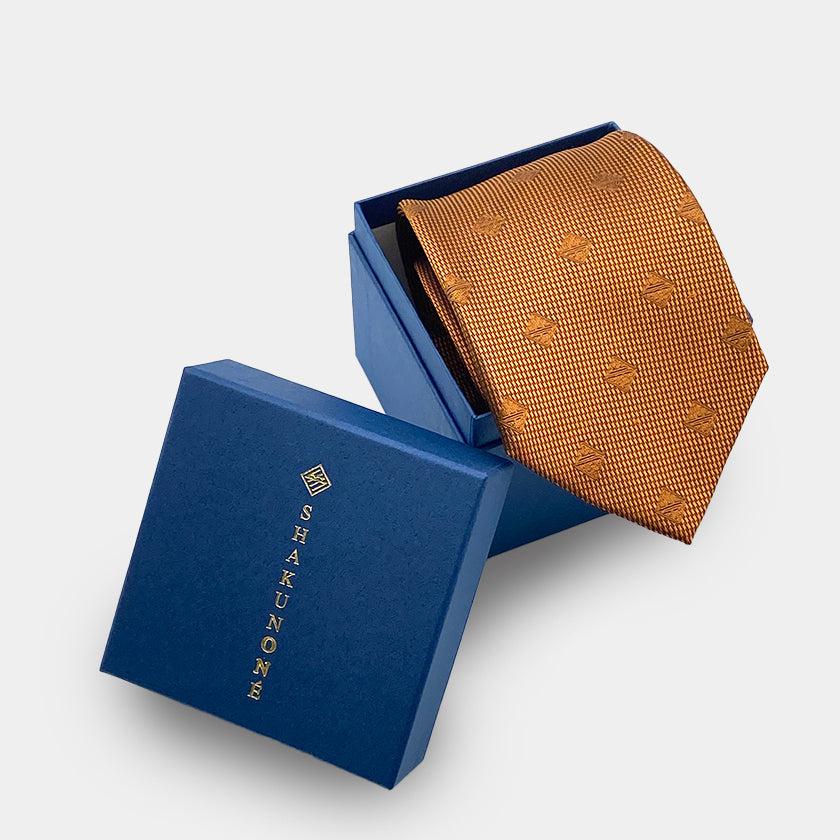 【ネクタイ】豊かな金茶 オリジナルロゴ | 国産シルク | SHAKUNONE (贈答用の紙袋付き) - Image 6