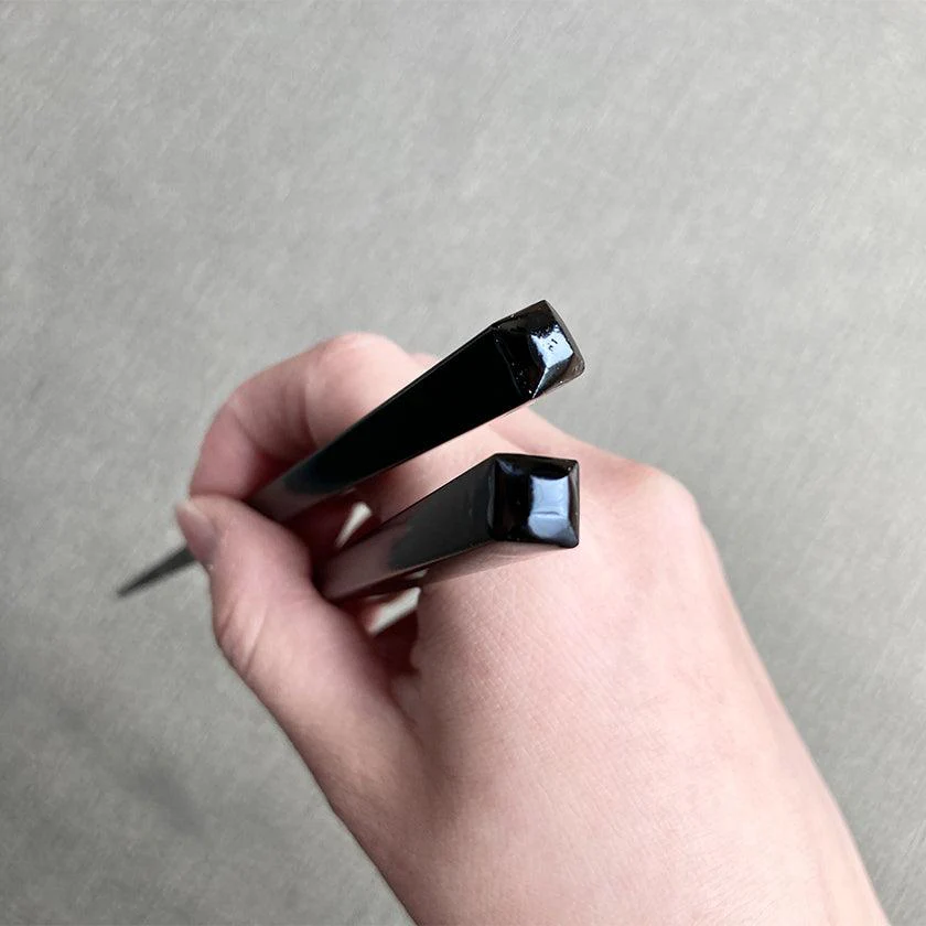 【夫婦箸】黒檀 四角 漆塗 箸置付 (21.5, 23.0cm) | 若狭の塗箸 | 箸蔵まつかん - Image 4