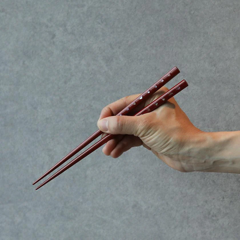 【夫婦箸】貝牡丹ペア 落雁箸置き付 | 若狭の塗箸 | 箸蔵まつかん - Image 6