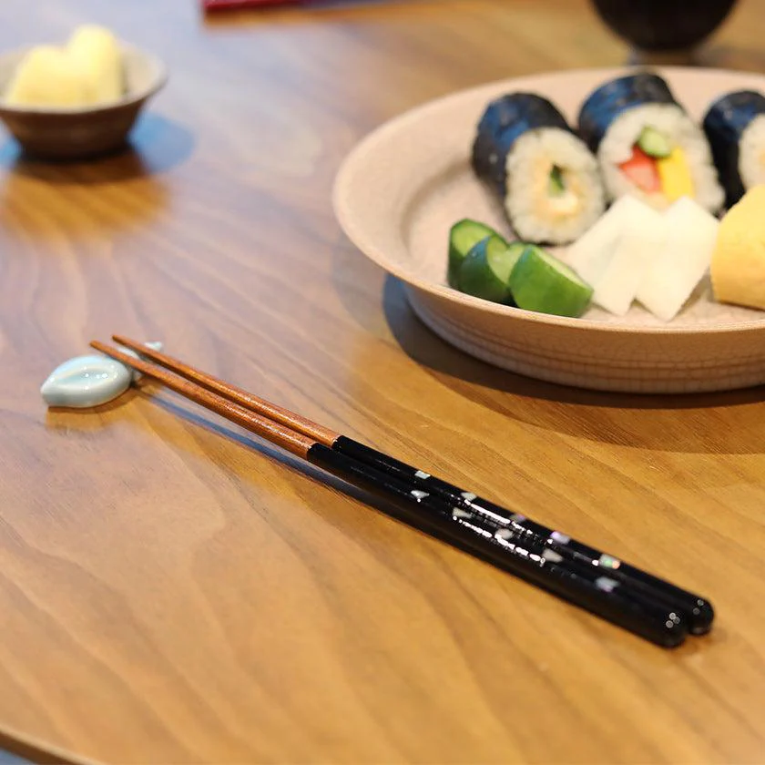 【夫婦箸】貝しおりペア 落雁箸置き付 | 若狭の塗箸 | 箸蔵まつかん - Image 3