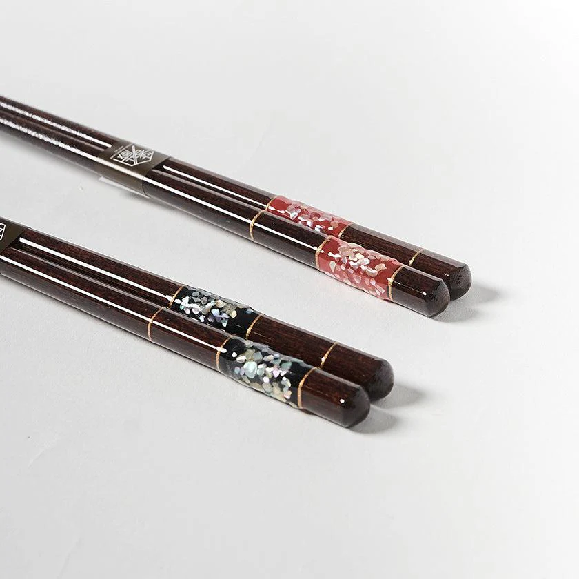 【夫婦箸】螺鈿市松ペア 落雁箸置き付 | 若狭の塗箸 | 箸蔵まつかん - Image 9