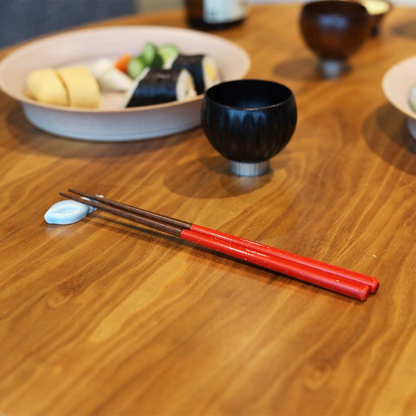 【夫婦箸】波のきらめきペア 落雁箸置き付 | 若狭の塗箸 | 箸蔵まつかん - Image 5