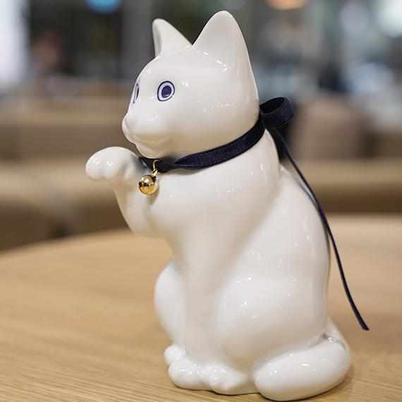 【招き猫】へそくりの招き猫 壱号 白 (中) | 肥前吉田焼 | Kata Koto - Image 6