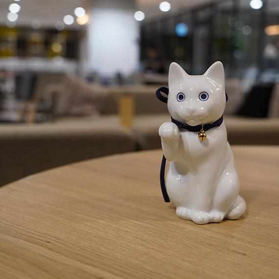 【招き猫】へそくりの招き猫 壱号 白 (中) | 肥前吉田焼 | Kata Koto - Image 9