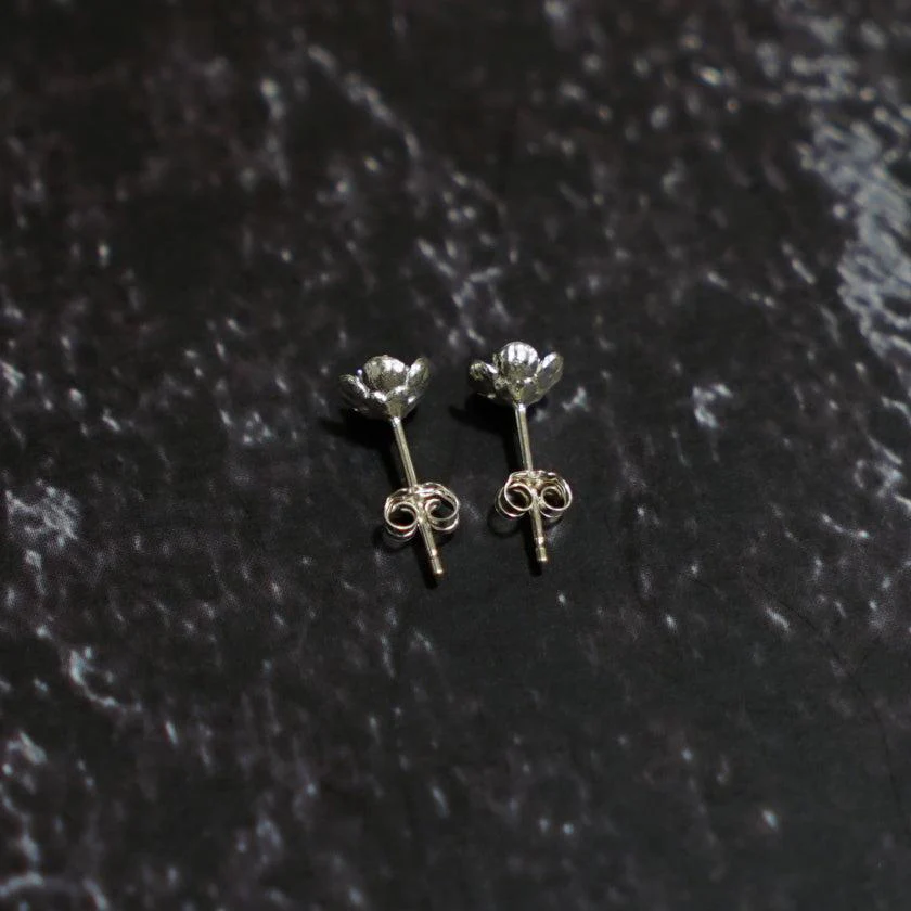 【ピアス】Japanese apricot | 銀細工 | CHECOS - Image 3