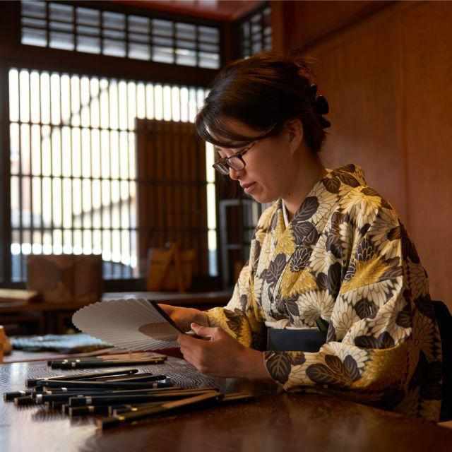 【扇子】色は匂へと 香りの扇 うつし香 月かげ×白檀香 (男女兼用) | 京扇子 | 大西常商店（名入れ受付停止中） - Image 5