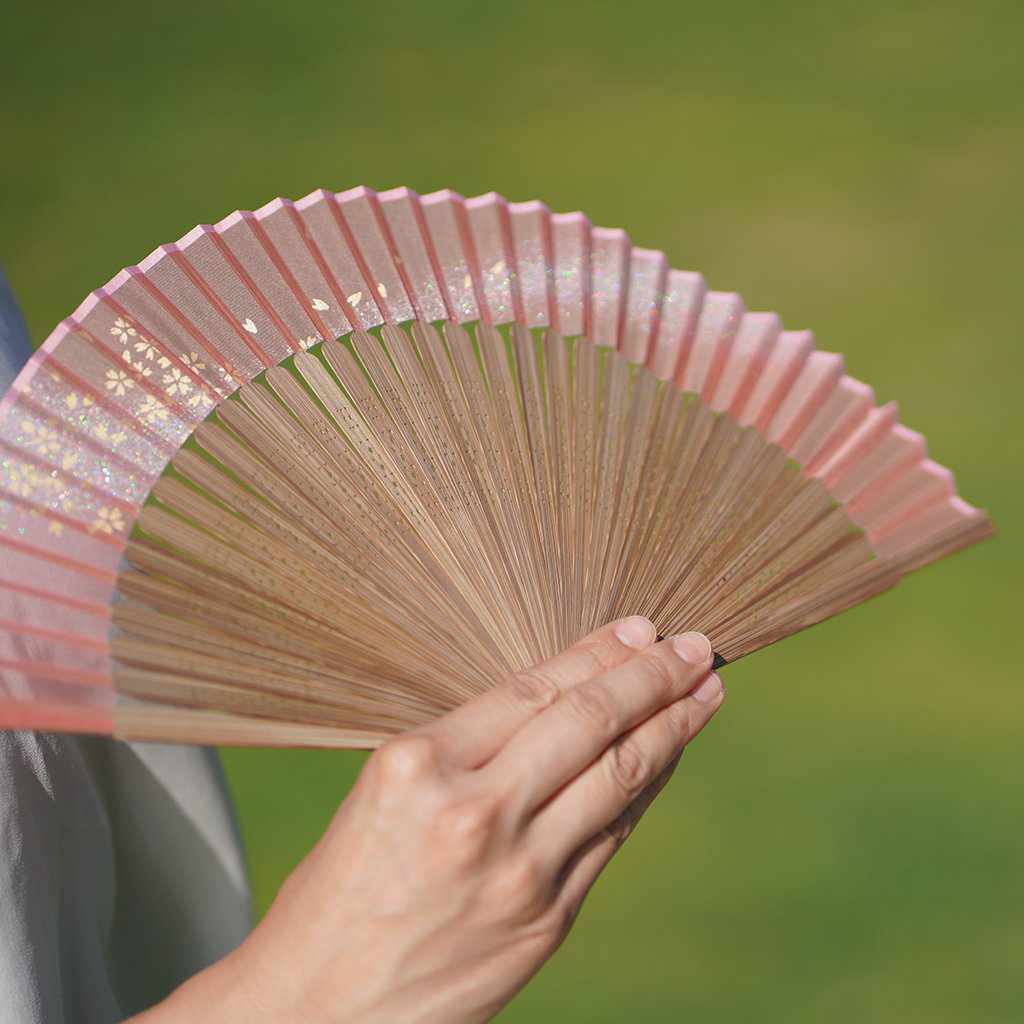 【扇子】女物 絹扇 桜東風 | 京扇子 | 大西常商店 - Image 2