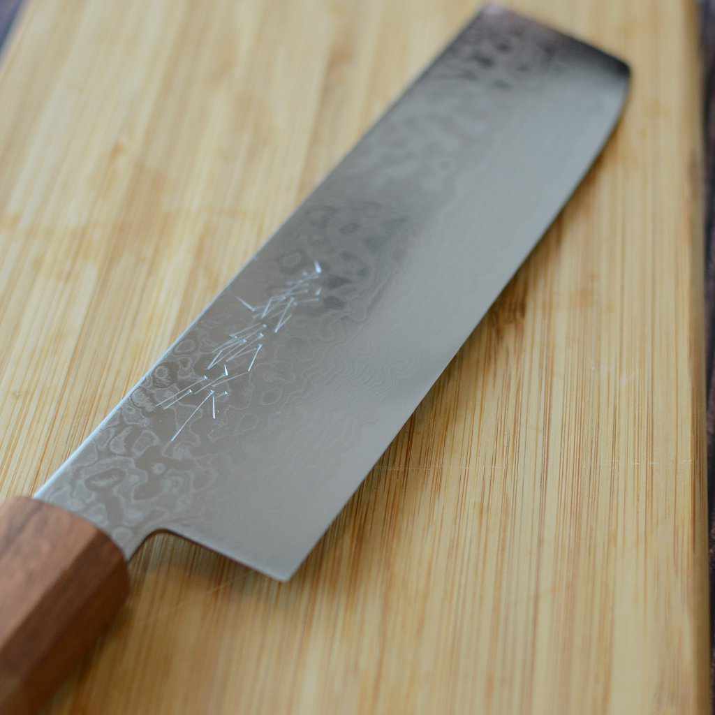 【菜切包丁】160mm 高炭素ステンレス鋼割込 磨きダマスカス 樫八角柄-柿渋仕上- | 堺刃物 | 山脇刃物製作所 - Image 5