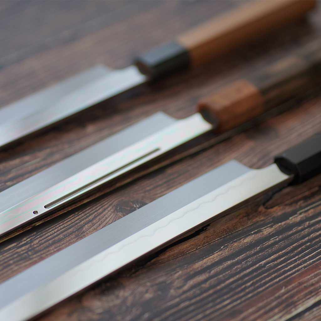 【柳刃包丁】300mm 白二鋼水焼本焼 鏡面波浮かし/樋入り 千本黒柿柄鞘仕様 | 堺刃物 | 郷右馬允義弘 - Image 14