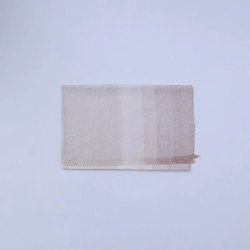 【ストール】比礼  北斎 輪違い麻の葉 (シャンパン) | 博多織 | OKANO - Image 3