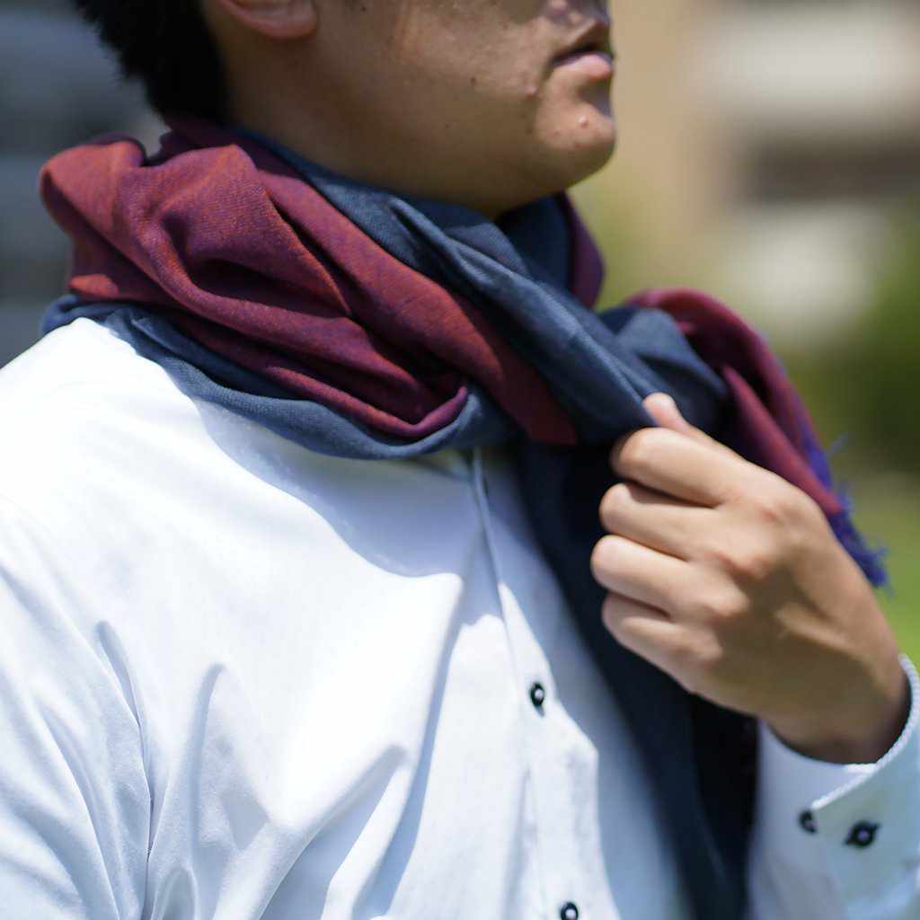 【ストール】KASANE 葡萄染 (バーガンディ×インディゴネイビー) | 郡内織物 | 富士桜工房 - Image 6