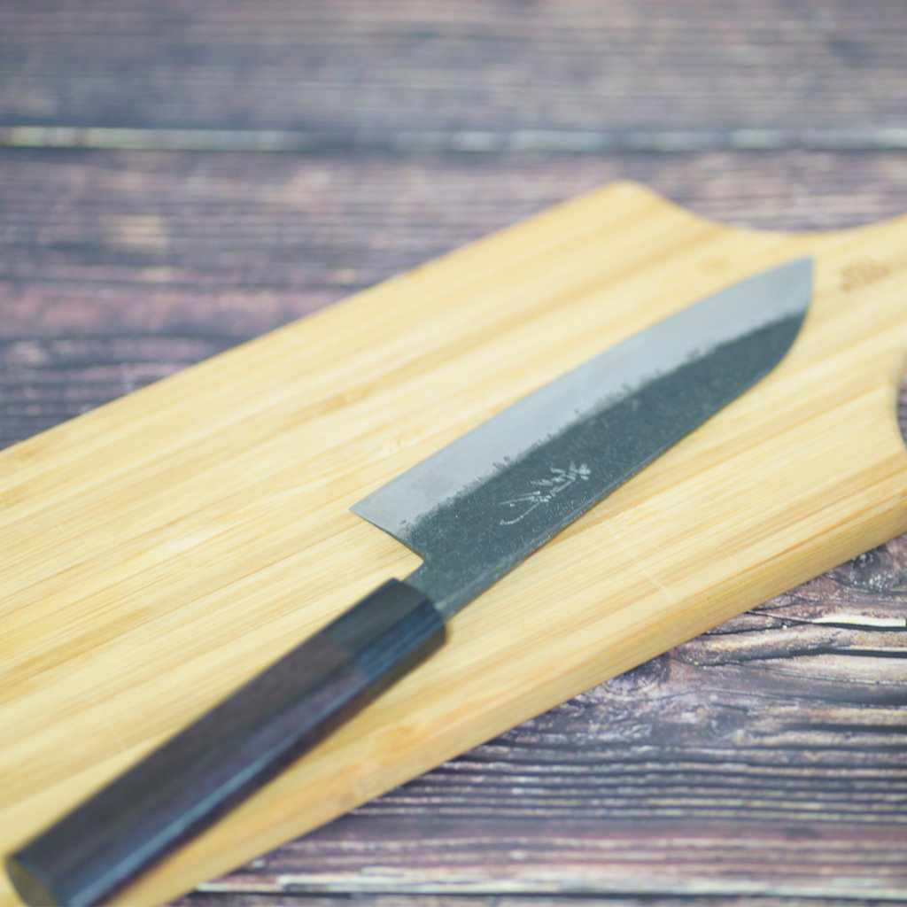 【三徳包丁】本鍛造 黒打 三徳包丁 (青紙スーパー鋼) 170mm | 越前打刃物 | 鍛冶工房いわい - Image 6