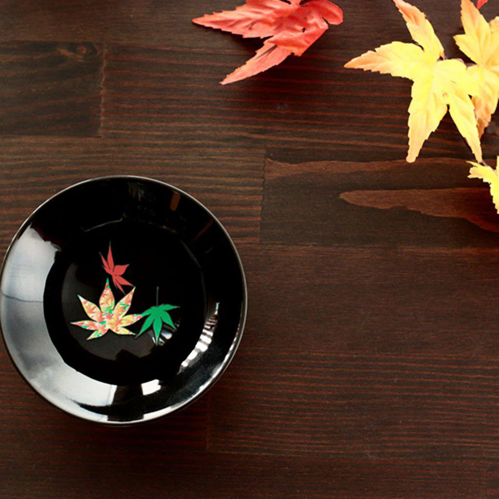 【平盃2点セット】温感 桜・紅葉 平盃 (黒) | 美濃焼 | 丸モ高木陶器 - Image 5
