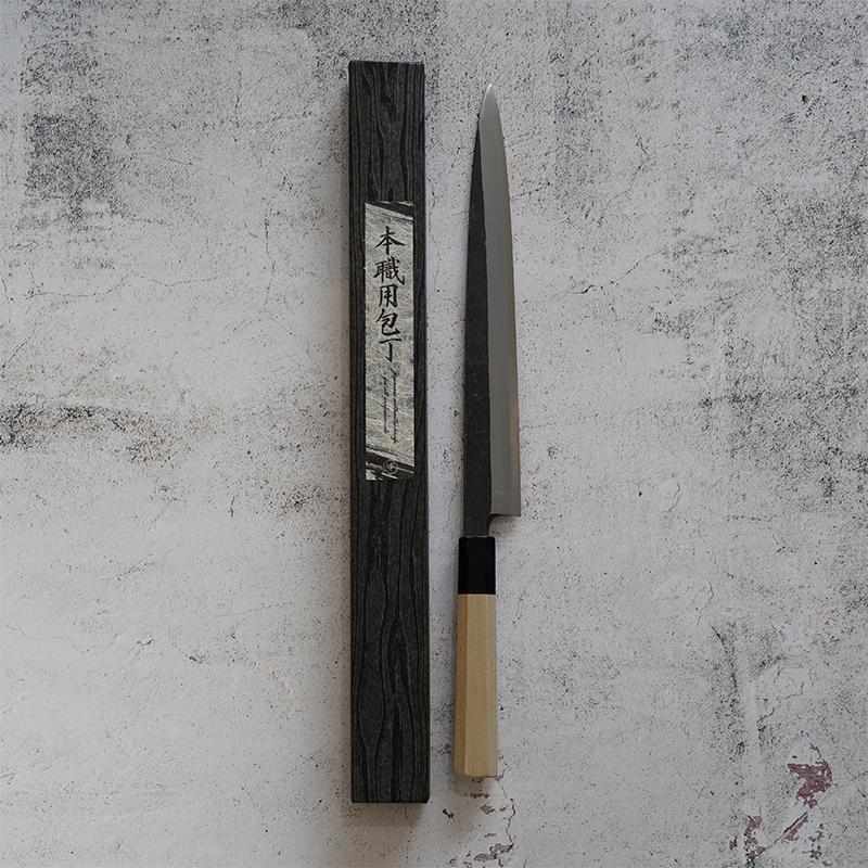 【柳刃包丁】黒打 極上本霞 安来鋼白二鋼 (片刃) 朴水牛八角柄 300mm｜BECOSオリジナル | 堺打刃物｜一刀斎虎徹 - Image 4
