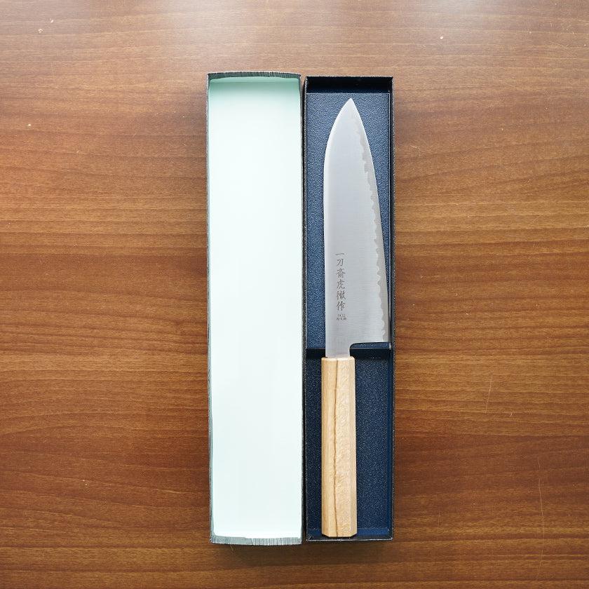 【三徳包丁】粉末ハイス鋼スーパーゴールド(SG2) (両刃) 樫八角柄 180mm｜BECOSオリジナル | 関の刃物｜一刀斎虎徹 - Image 10