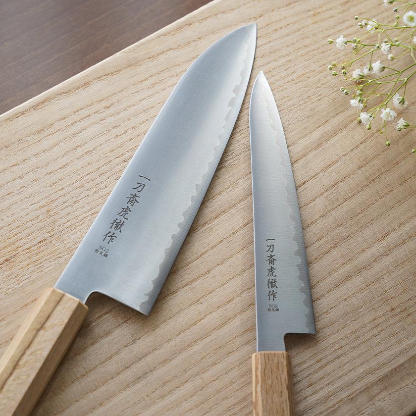 【三徳包丁】粉末ハイス鋼スーパーゴールド(SG2) (両刃) 樫八角柄 180mm｜BECOSオリジナル | 関の刃物｜一刀斎虎徹 - Image 12