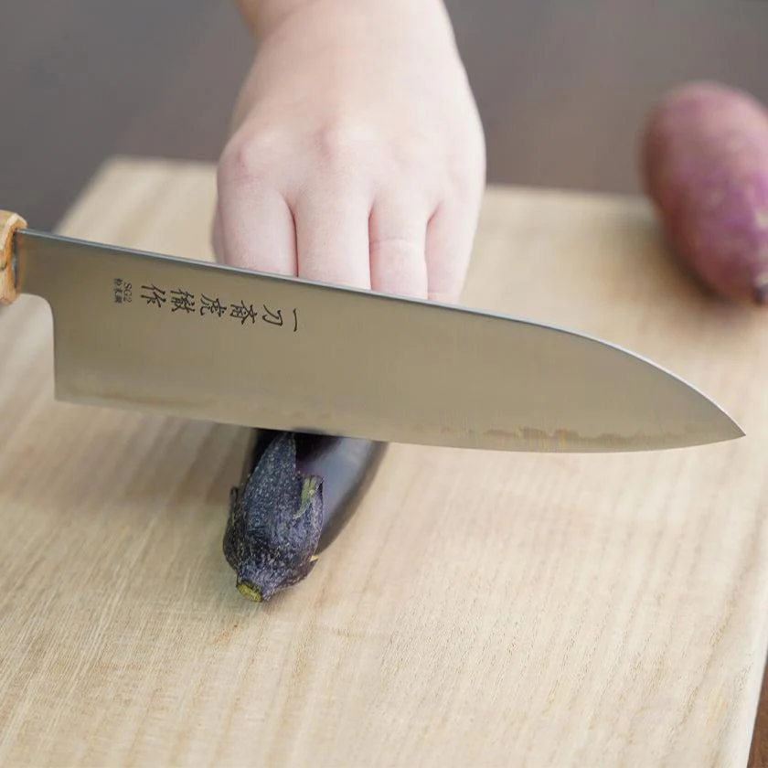【三徳包丁】粉末ハイス鋼スーパーゴールド(SG2) (両刃) 樫八角柄 180mm｜BECOSオリジナル | 関の刃物｜一刀斎虎徹 - Image 18