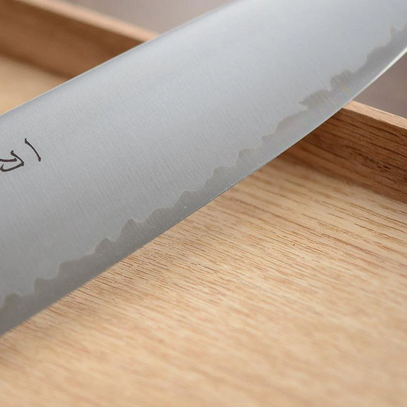 【三徳包丁】粉末ハイス鋼スーパーゴールド(SG2) (両刃) 樫八角柄 180mm｜BECOSオリジナル | 関の刃物｜一刀斎虎徹 - Image 3