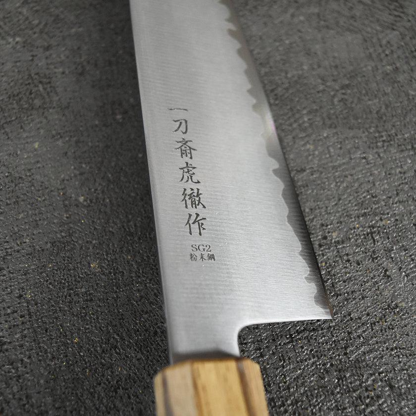 【三徳包丁】粉末ハイス鋼スーパーゴールド(SG2) (両刃) 樫八角柄 180mm｜BECOSオリジナル | 関の刃物｜一刀斎虎徹 - Image 5
