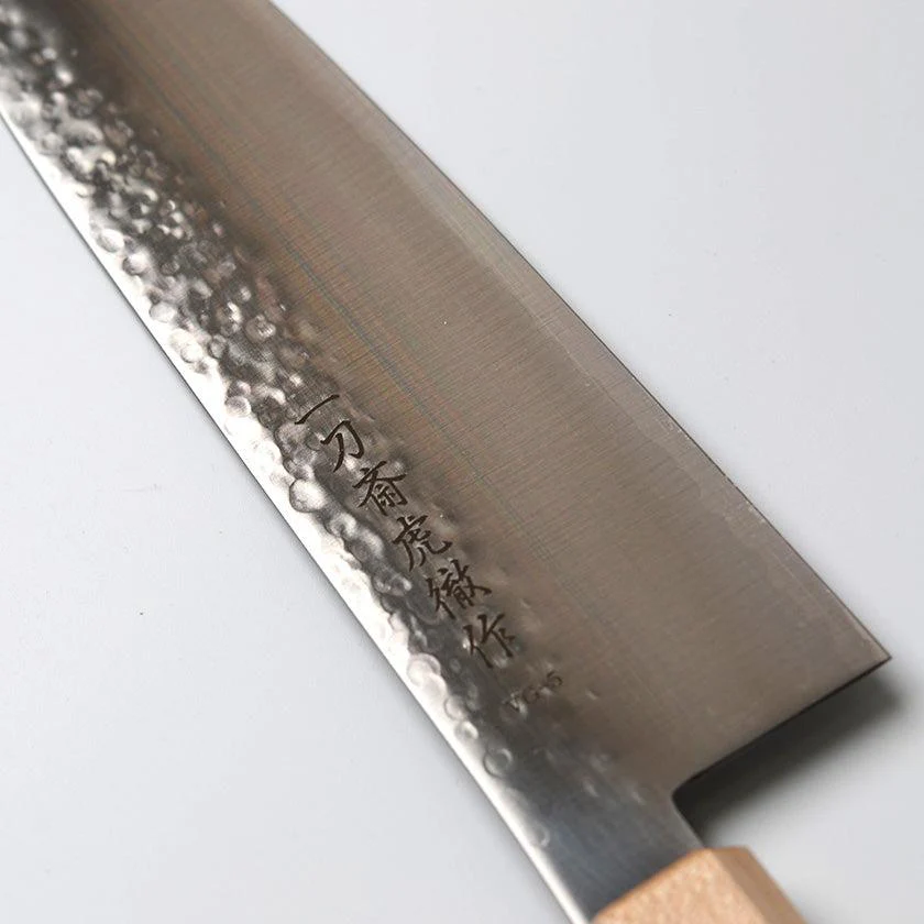 【三徳包丁 堺打刃物】ゴールド割込 V5 槌目 樫八角柄 180mm 日本製 一刀斎虎徹 - Image 10