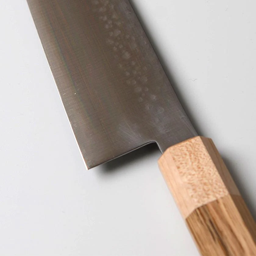 【三徳包丁 堺打刃物】ゴールド割込 V5 槌目 樫八角柄 180mm 日本製 一刀斎虎徹 - Image 11