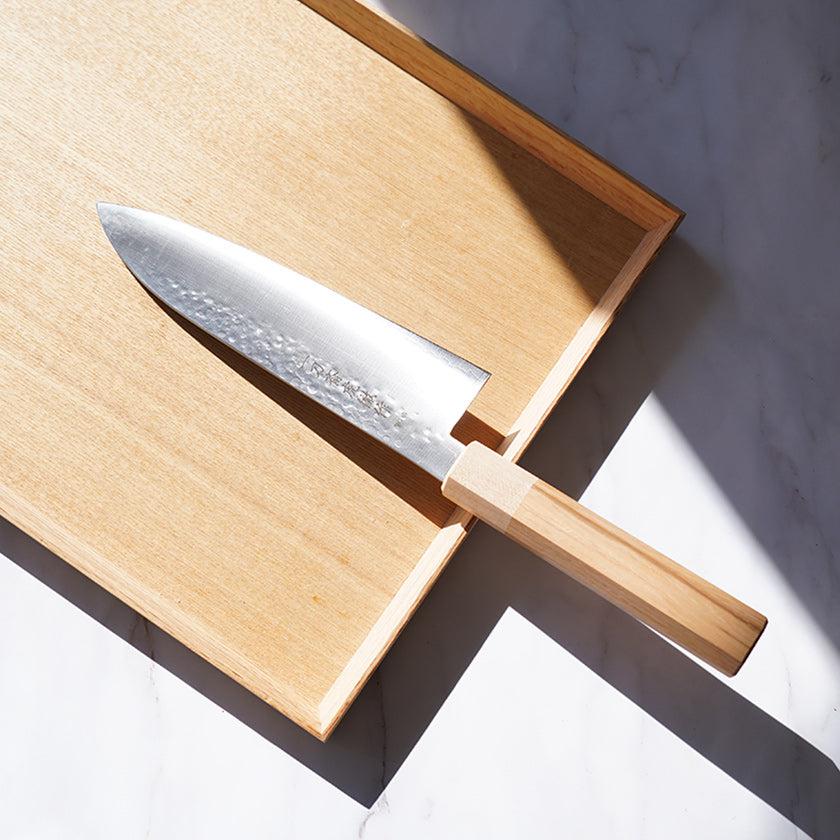 【三徳包丁 堺打刃物】ゴールド割込 V5 槌目 樫八角柄 180mm 日本製 一刀斎虎徹 - Image 5