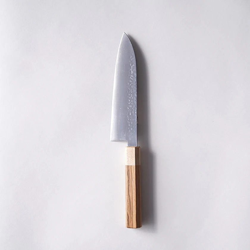 【三徳包丁 堺打刃物】ゴールド割込 V5 槌目 樫八角柄 180mm 日本製 一刀斎虎徹 - Image 8