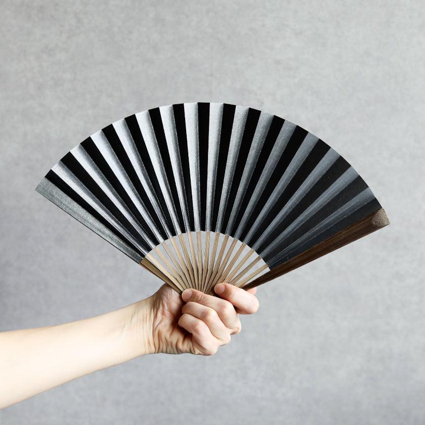 【扇子】箔図 image1 黒 唐木骨 7寸 | 京扇子 | 米原康人 - Image 4