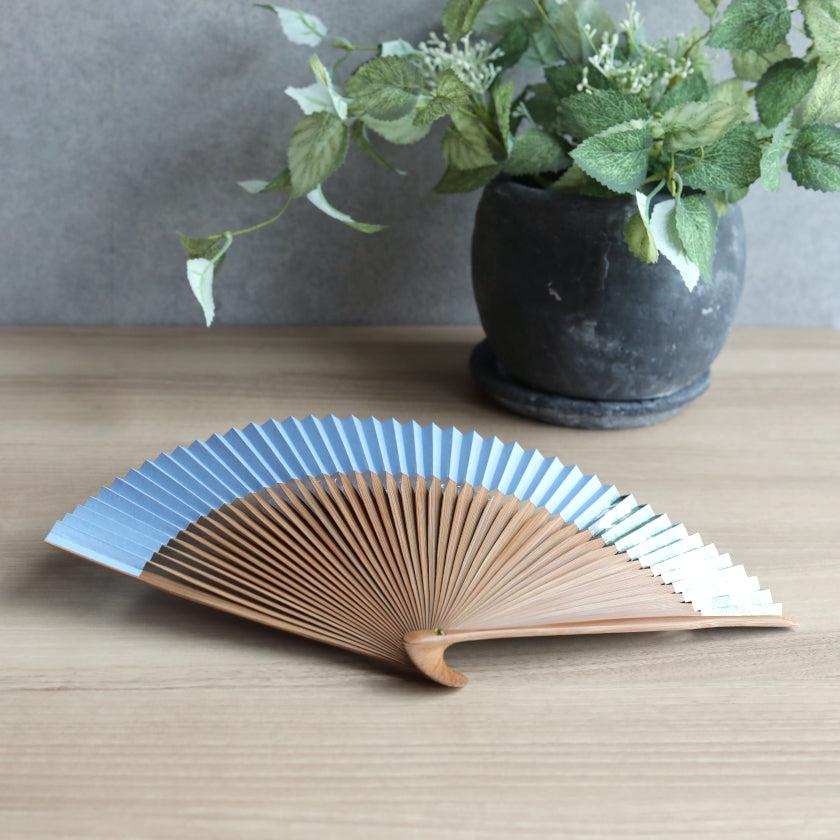 【扇子】箔彩 ブルー 短地 6.5寸 | 京扇子 | 米原康人 - Image 2