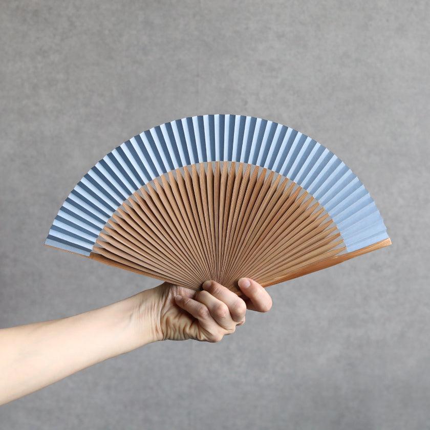 【扇子】箔彩 ブルー 短地 6.5寸 | 京扇子 | 米原康人 - Image 4