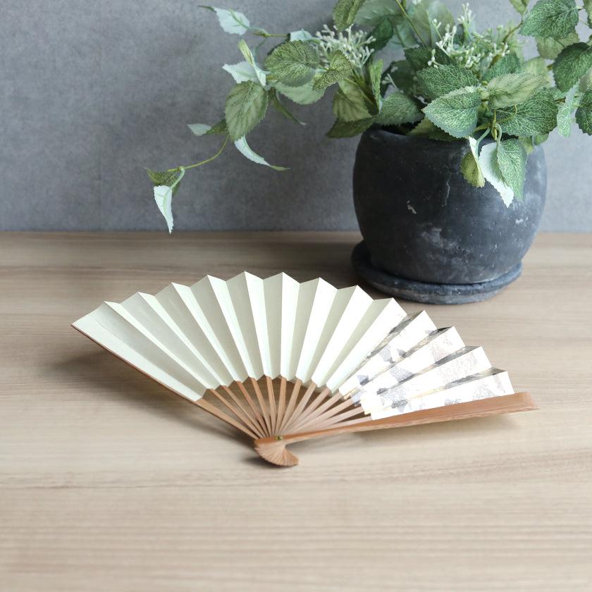 【扇子】箔彩 ベージュ  6.5寸 | 京扇子 | 米原康人 - Image 2