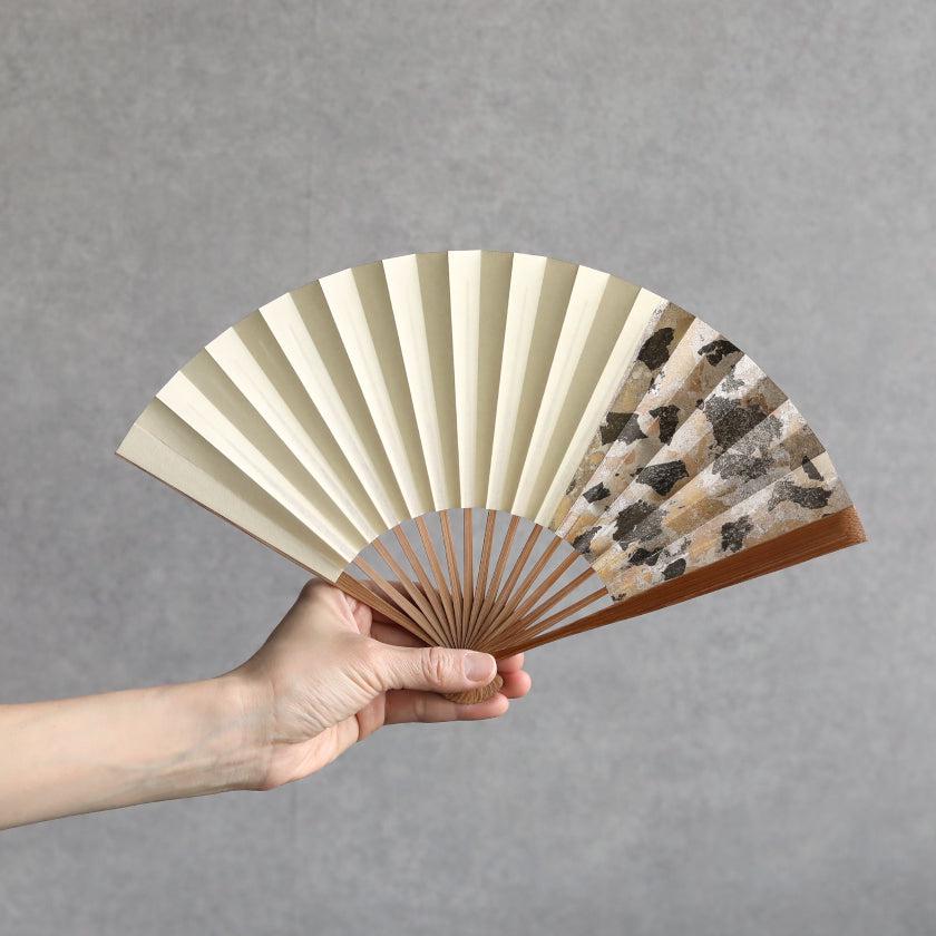【扇子】箔彩 ベージュ  6.5寸 | 京扇子 | 米原康人 - Image 3