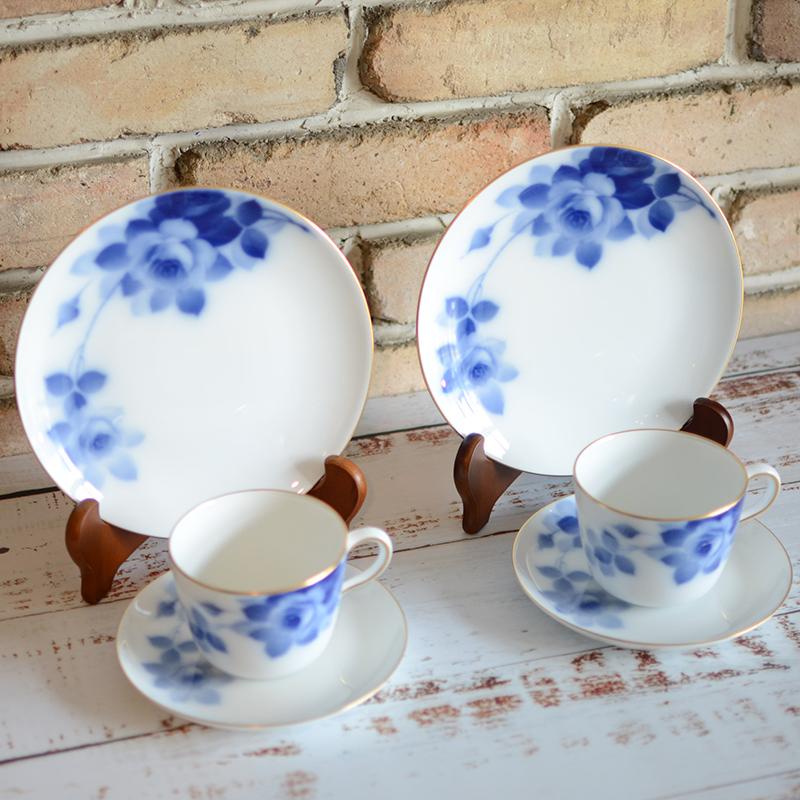 【磁器】大倉陶園 ブルーローズ カフェスペシャルペアセット（モーニングカップ＆ソーサー、デザート皿各2セット） - Image 4