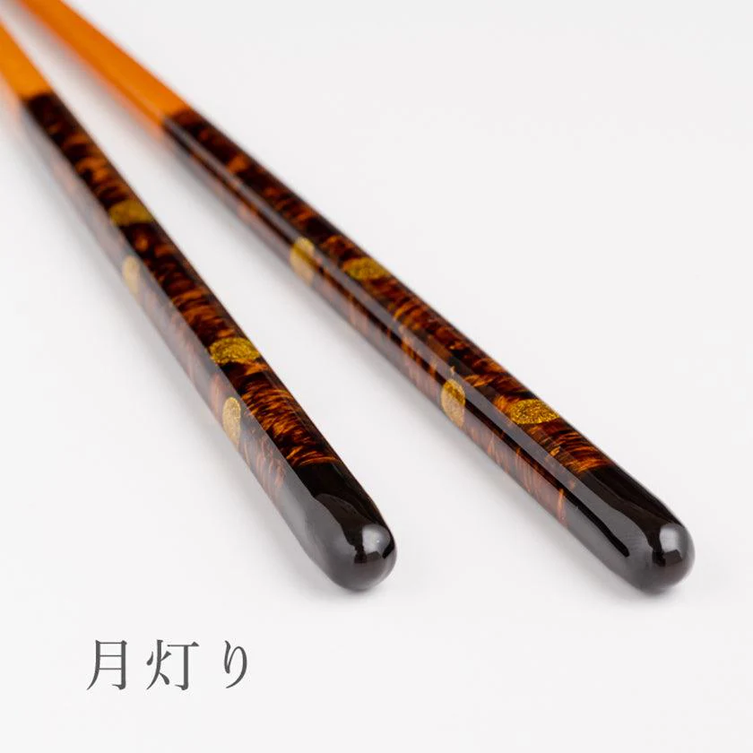 【夫婦箸】 ペア 月灯り・紅月 箸置付 (22.5cm) |筆描き - Image 3