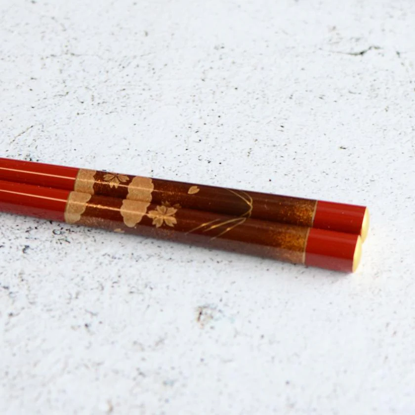 【輪島うるし箸 】橋本幸作漆器店 手描き蒔絵箸 金梨地 富士桜 朱 (1膳, 名入れ可) - Image 5