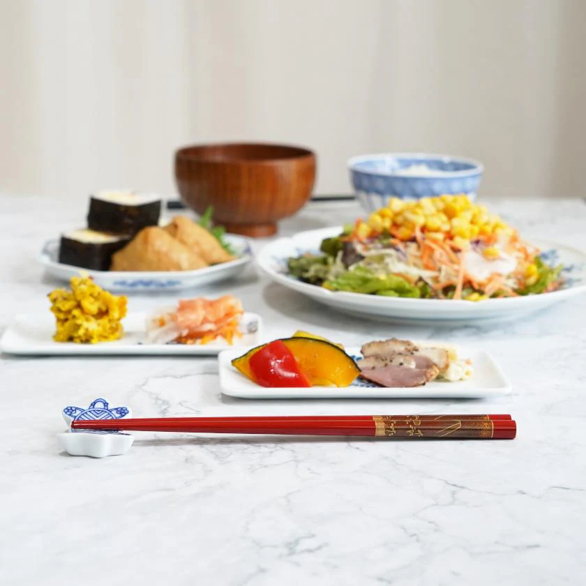 【輪島うるし箸 】橋本幸作漆器店 手描き蒔絵箸 金梨地 富士松原 朱 (1膳, 名入れ可) - Image 3