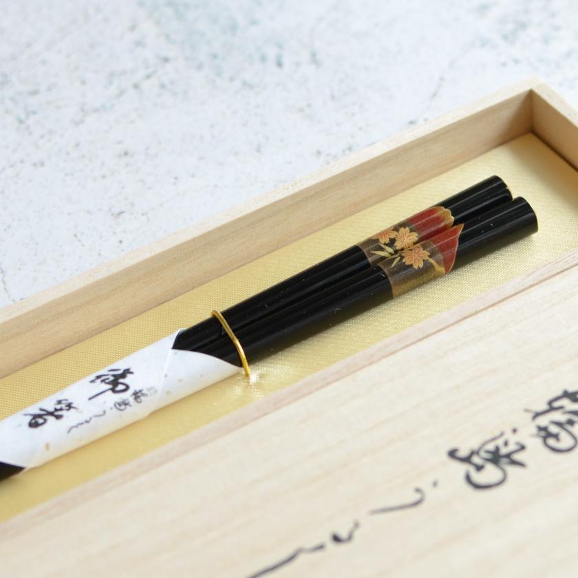 【輪島うるし箸 】橋本幸作漆器店 手描き蒔絵箸 富士桜 黒 (1膳, 名入れ可) - Image 8