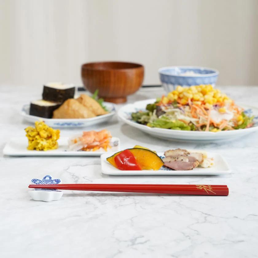 【輪島うるし箸 】橋本幸作漆器店 手描き蒔絵箸 梅 朱 (1膳, 名入れ可) - Image 3