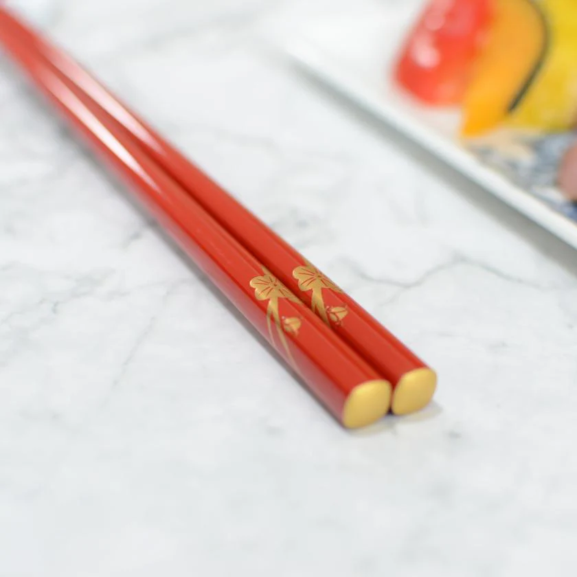 【輪島うるし箸 】橋本幸作漆器店 手描き蒔絵箸 梅 朱 (1膳, 名入れ可) - Image 4
