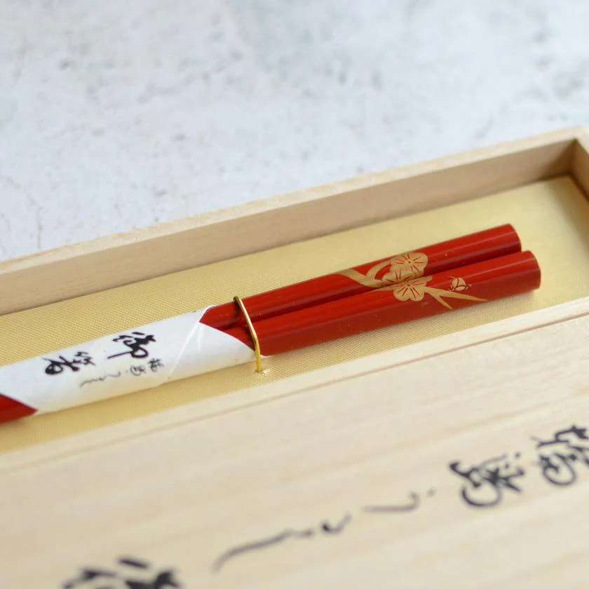 【輪島うるし箸 】橋本幸作漆器店 手描き蒔絵箸 梅 朱 (1膳, 名入れ可) - Image 8