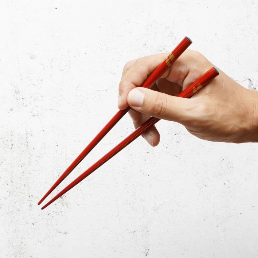【輪島うるし箸 】橋本幸作漆器店 手描き蒔絵箸 波千鳥 朱 (1膳, 名入れ受付停止中) - Image 2