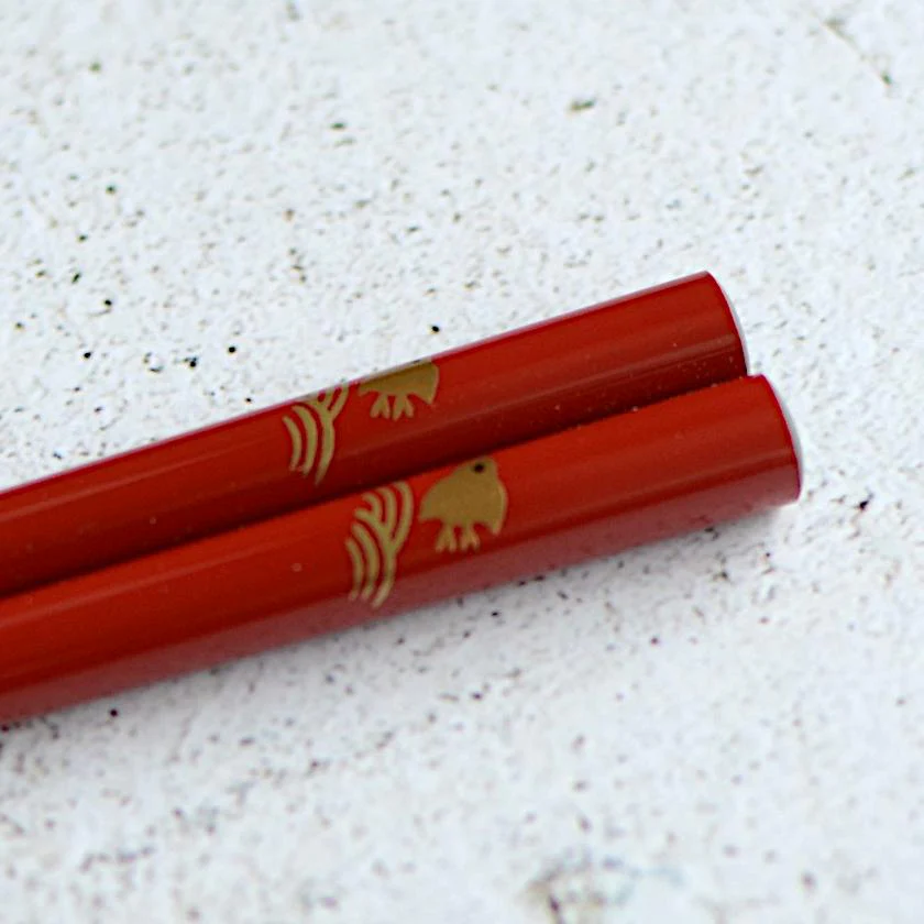 【輪島うるし箸 】橋本幸作漆器店 手描き蒔絵箸 波千鳥 朱 (1膳, 名入れ受付停止中) - Image 4