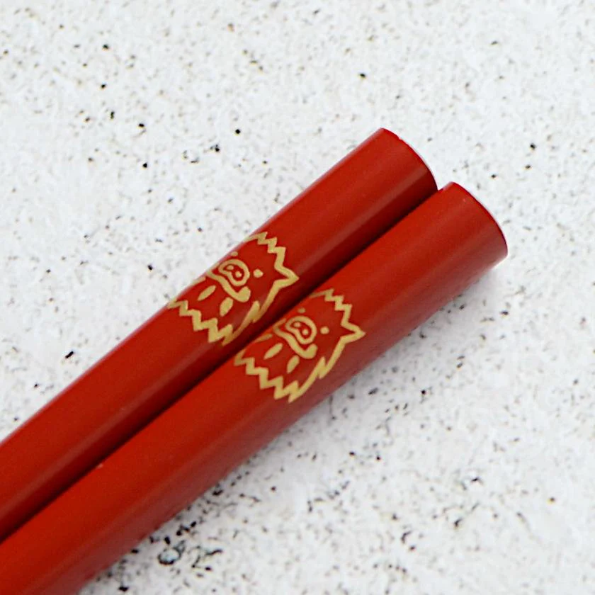 【輪島うるし箸 】橋本幸作漆器店 干支 こども箸 いのしし 朱 (1膳, 名入れ可) - Image 3